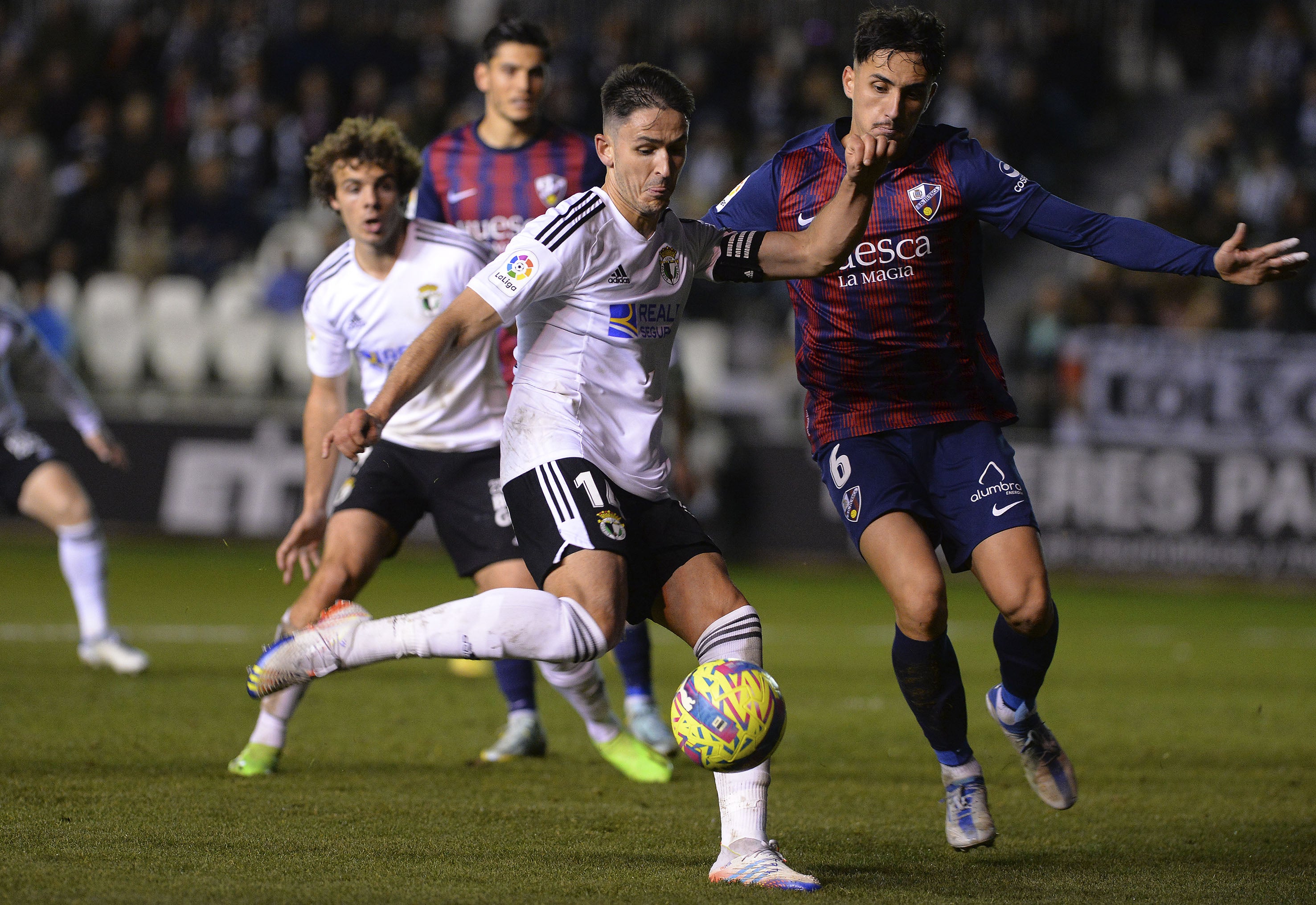 Fotos: Burgos CF y SD Huesca firman tablas para cerrar el 2022