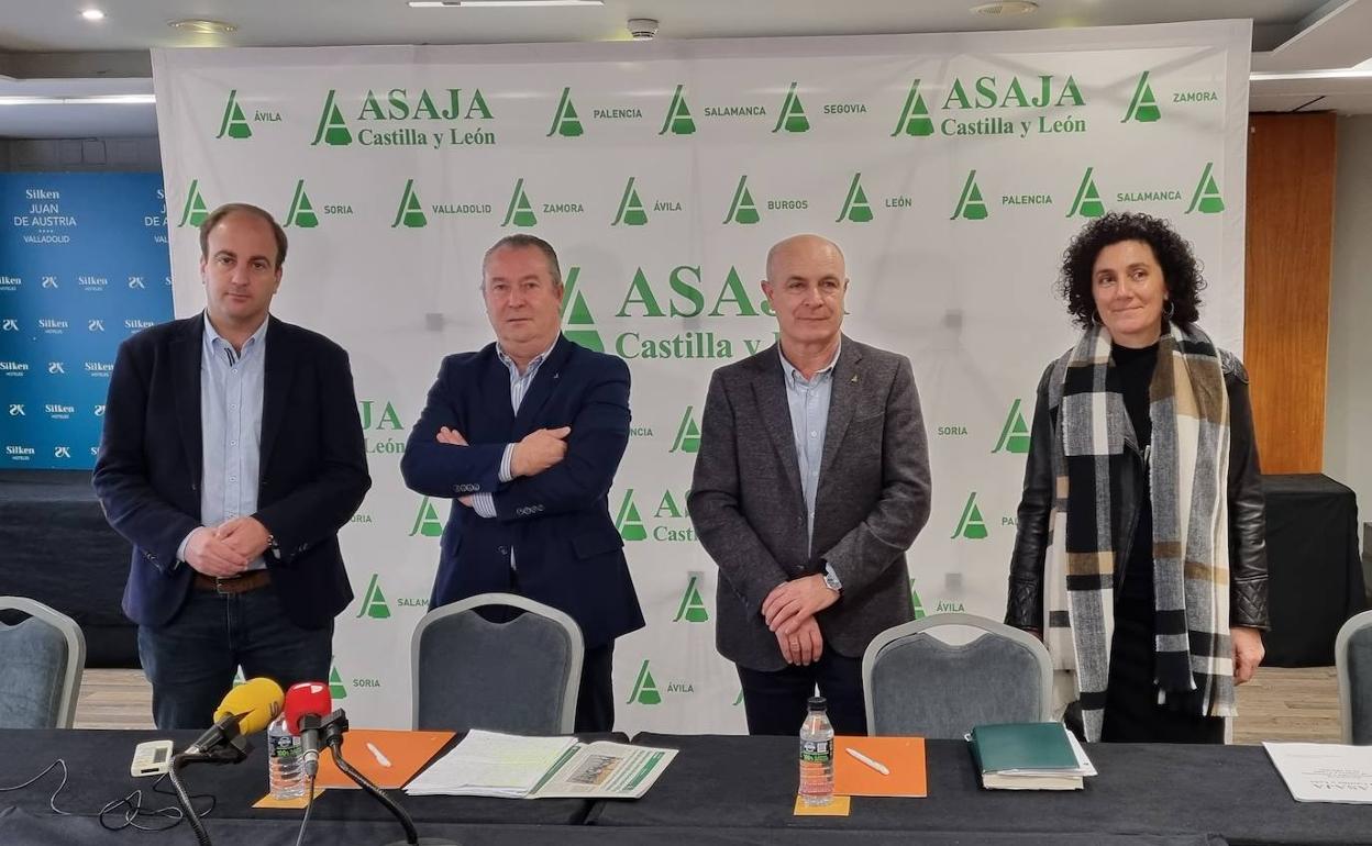 Los responsables de Asaja: Joaquín Pino, Donaciano Dujo, Antonio Turrado y Nuria Ruiz. 