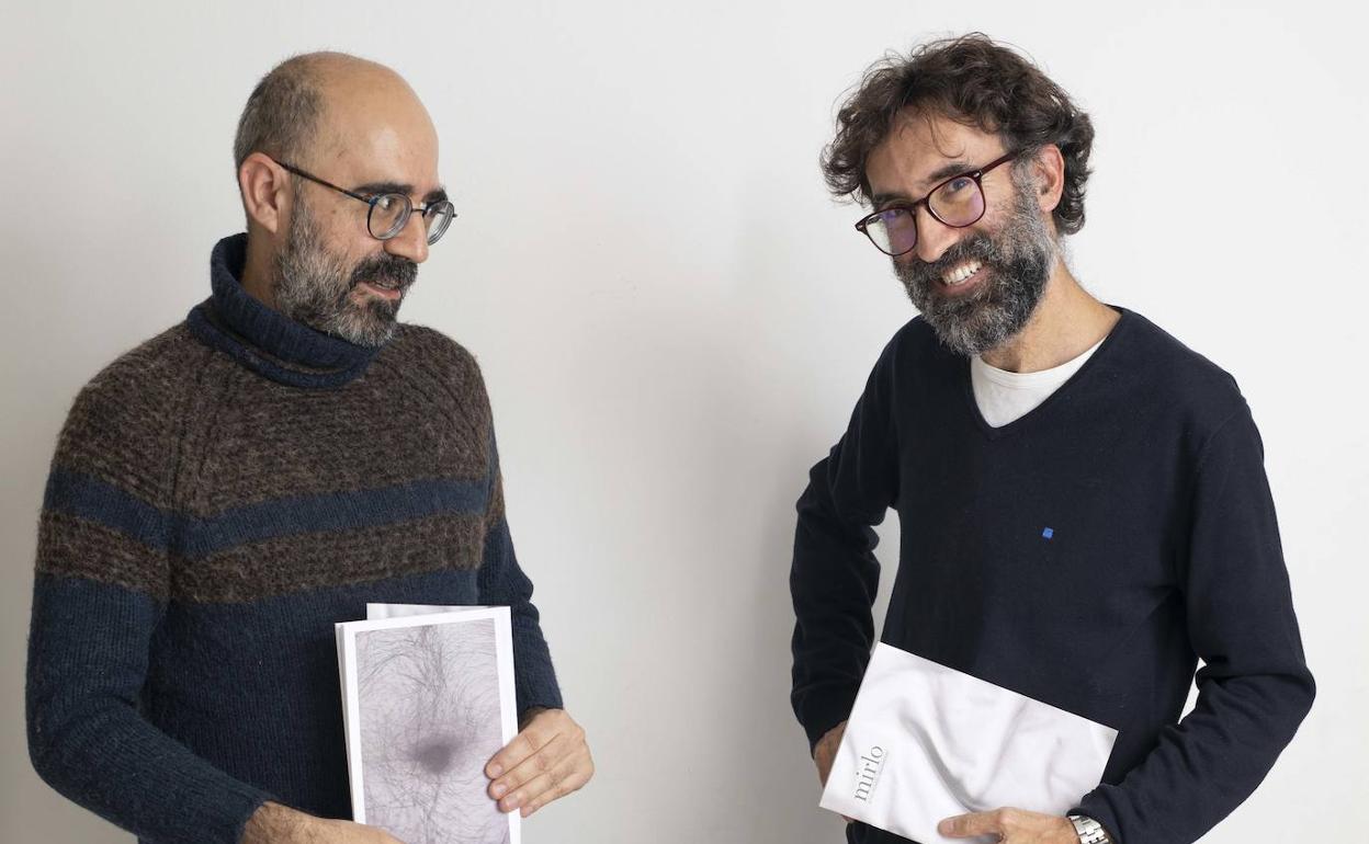 Óscar Esquivias y Asís G. Ayerbe presentan 'Mirlo'.