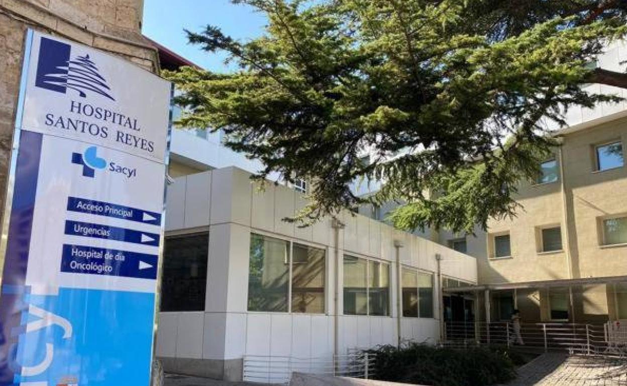 Entrada al hospital Santos Reyes de Aranda. 