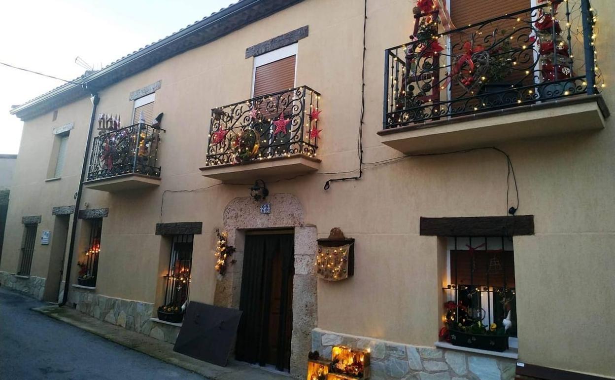 Los vecinos de Moradillo de Roa, Burgos, adornan sus casas por Navidad 