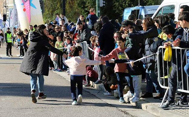 LA San Silvestre Cidiana infantil se celebra por las calles de Burgos. 