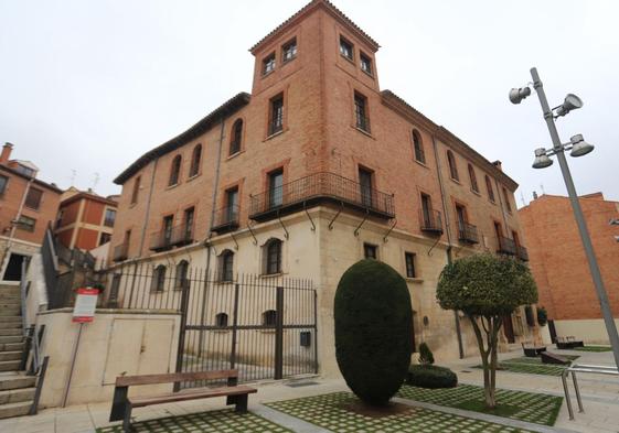 Castilfalé, de palacio noble a Archivo Municipal