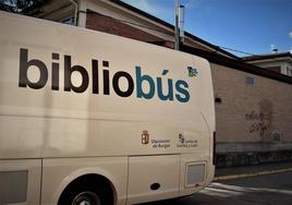 El bibliobús en una de sus rutas llega a Belorado.