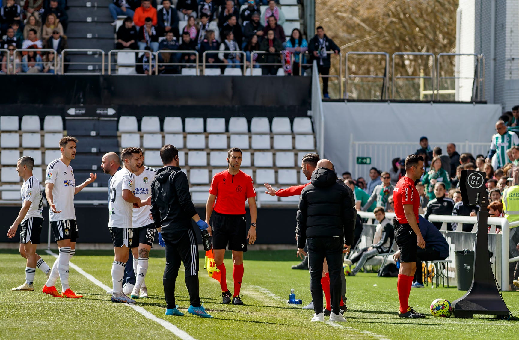 El Burgos CF se hace con la victoria ante un necesitado Racing