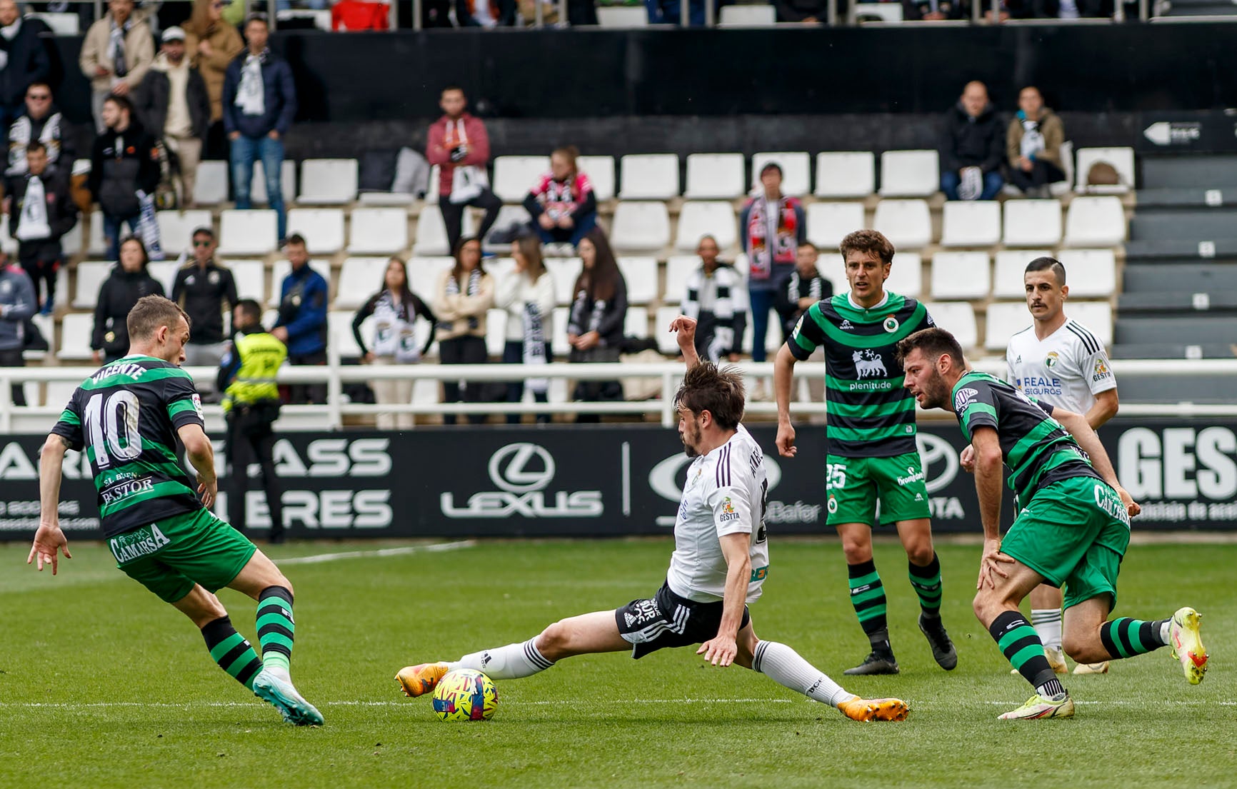 El Burgos CF se hace con la victoria ante un necesitado Racing