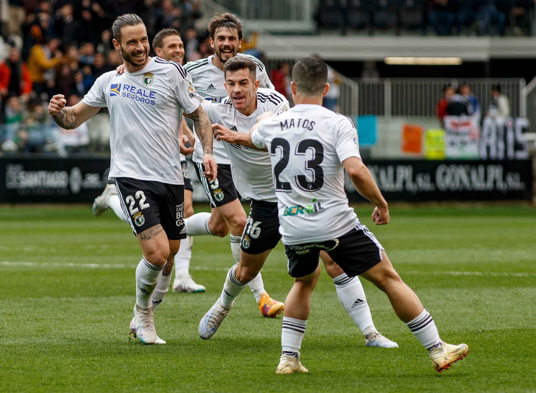 El Burgos CF se hace con la victoria ante un necesitado Racing