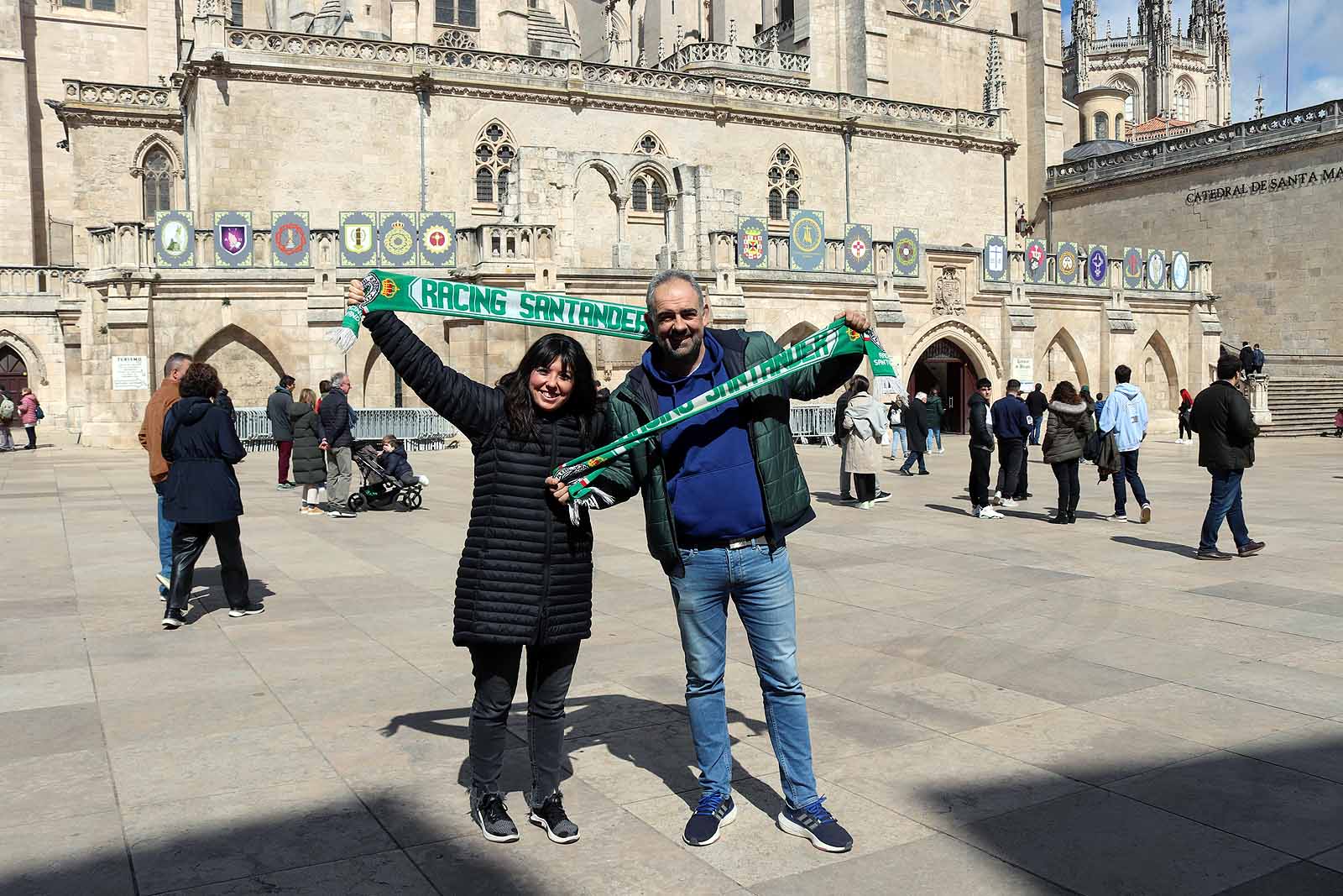 La afición del Racing de Santander disfruta de Burgos