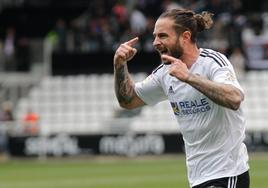 Mumo celebra el golazo que consiguió y que abrió el marcador.