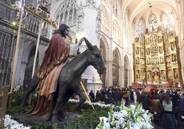 Multitudinaria procesión de la Borriquilla por el centro de Burgos