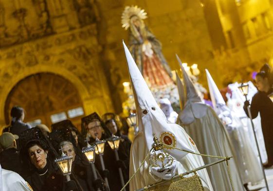 La Virgen de las Angustias recorre la noche burgalesa