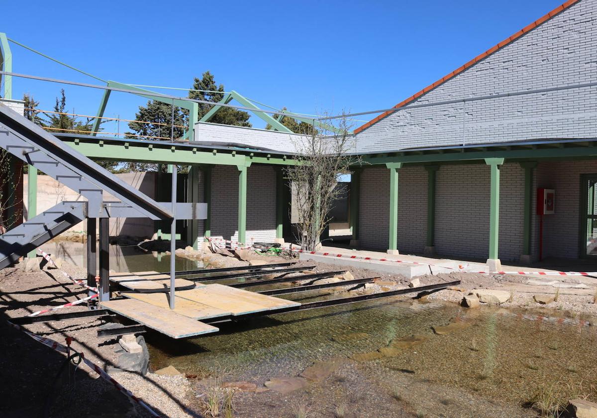 Obras de transformación del antiguo centro de divulgación de aves en el nuevo centro de biodiversidad de Burgos