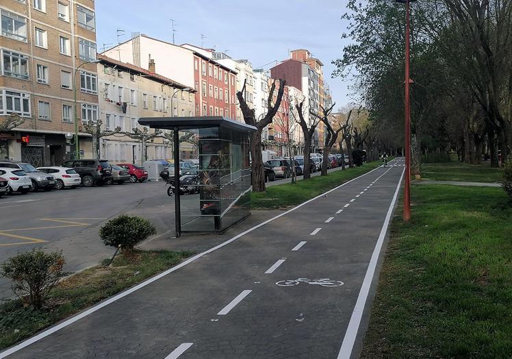 Imagen principal - Un carril bici conecta Malatos y San Amaro por el Paseo de las Fuentecillas