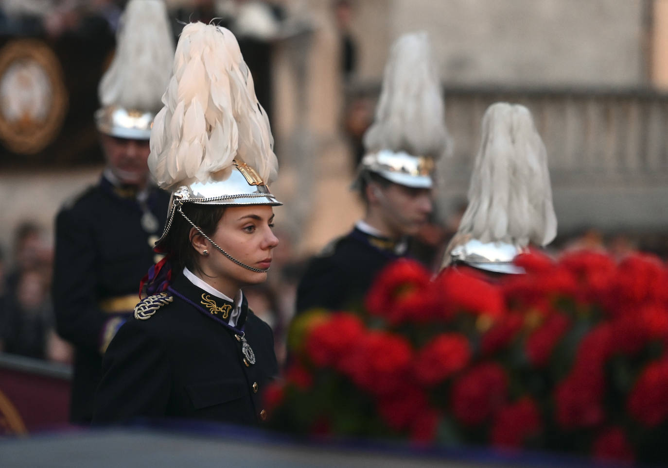 La hermandades de Burgos lloran al Cristo Yacente en el Santo Entierro