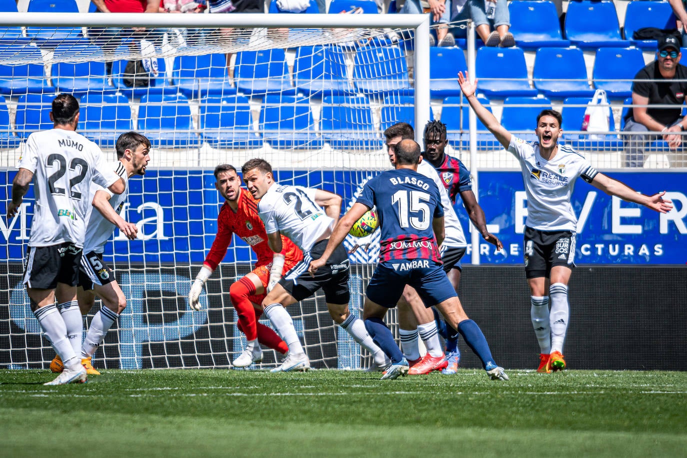 El Burgos cae derrotado ante el Huesca