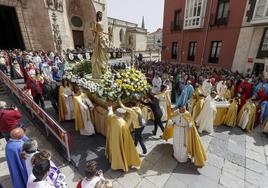 Burgos celebra la Pascua con el encuentro de la Madre y el hijo resucitado