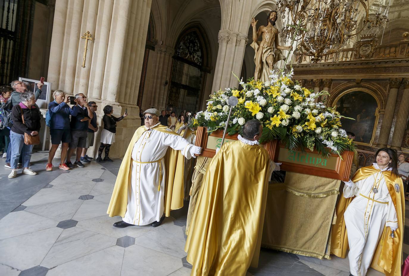 Burgos celebra la Pascua con el encuentro de la Madre y el hijo resucitado