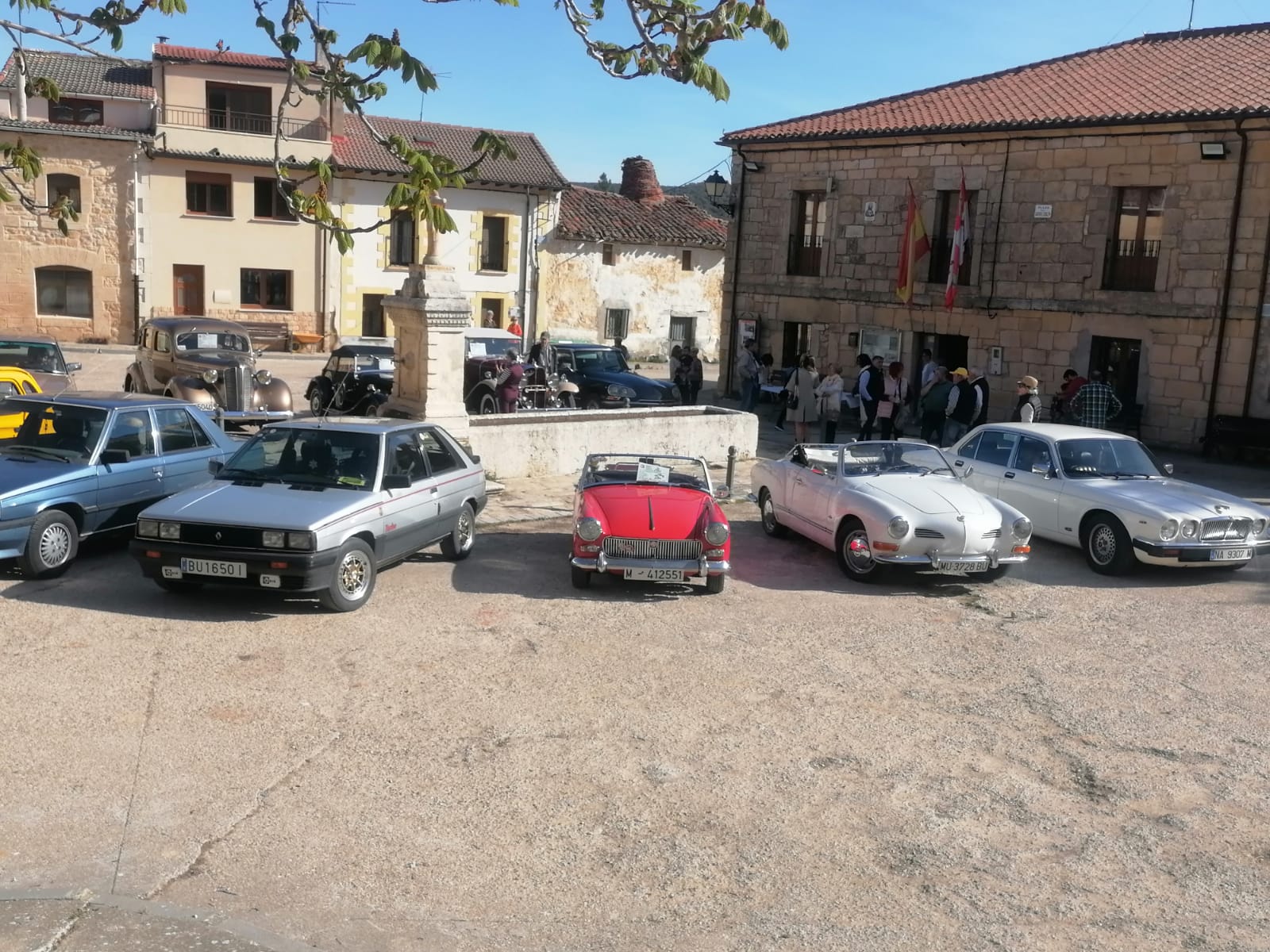 El Club Burgalés de Vehículos Históricos visita Quintanilla del Coco