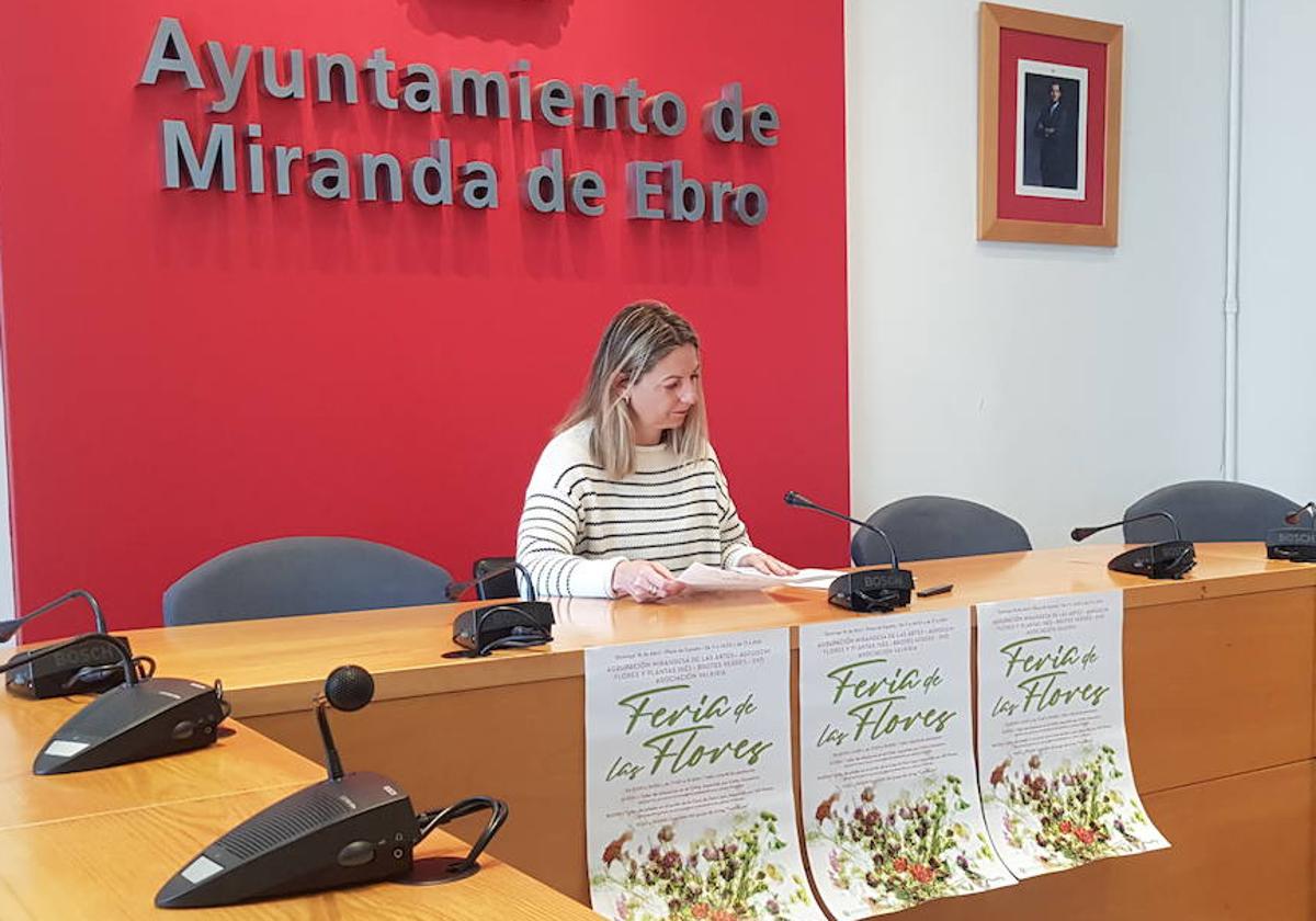 Inés Busto, la concejala de Ferias, presenta la programación de la Feria de las Flores