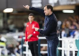 Joseba Etxeberria, entrenador del CD Mirandés.