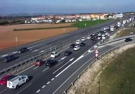 Imagen de archivo de retenciones en las carreteras burgalesas.