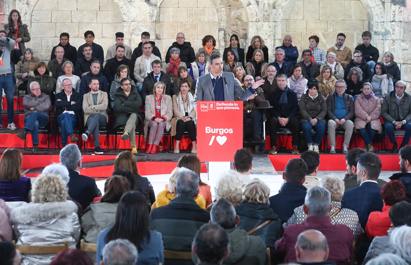 Pedro Sánchez respalda en Burgos la candidatura de Daniel de la Rosa