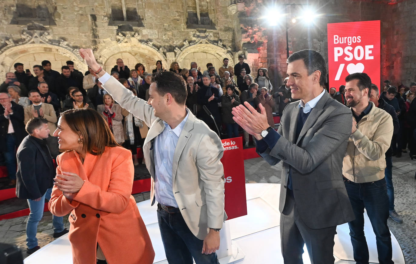 Pedro Sánchez respalda en Burgos la candidatura de Daniel de la Rosa