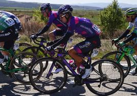 Camilo Ardila y Victor Langellotti, durante la reciente Vuelta al País Vasco.