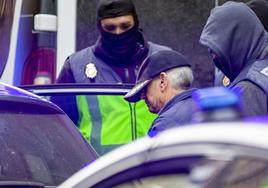 Momento en que la Policía Nacional detuvo a Pompeto en su domicilio de Miranda.