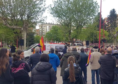 Imagen secundaria 1 - Concentración por la Segunda República en Miranda. 