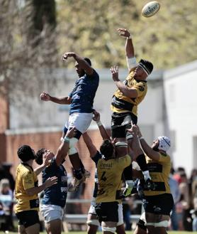 Imagen secundaria 2 - Imágenes de la remontada del Recoletas Burgos ante el VRAC este domingo en Pepe Rojo