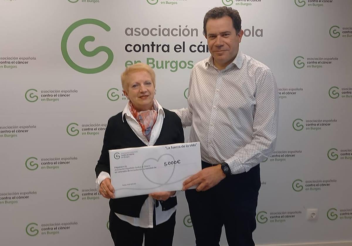 María Asunción Blanco y Fernando Ciudad, Gerente de la Asociación Española Contra el Cáncer en Burgos.