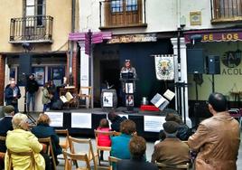 Actividad de lectura en la peña El Chilindrón de Aranda.