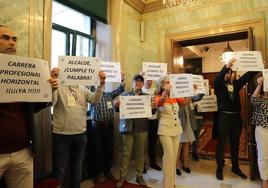 Protesta laboral en el Salón de Plenos de Burgos.