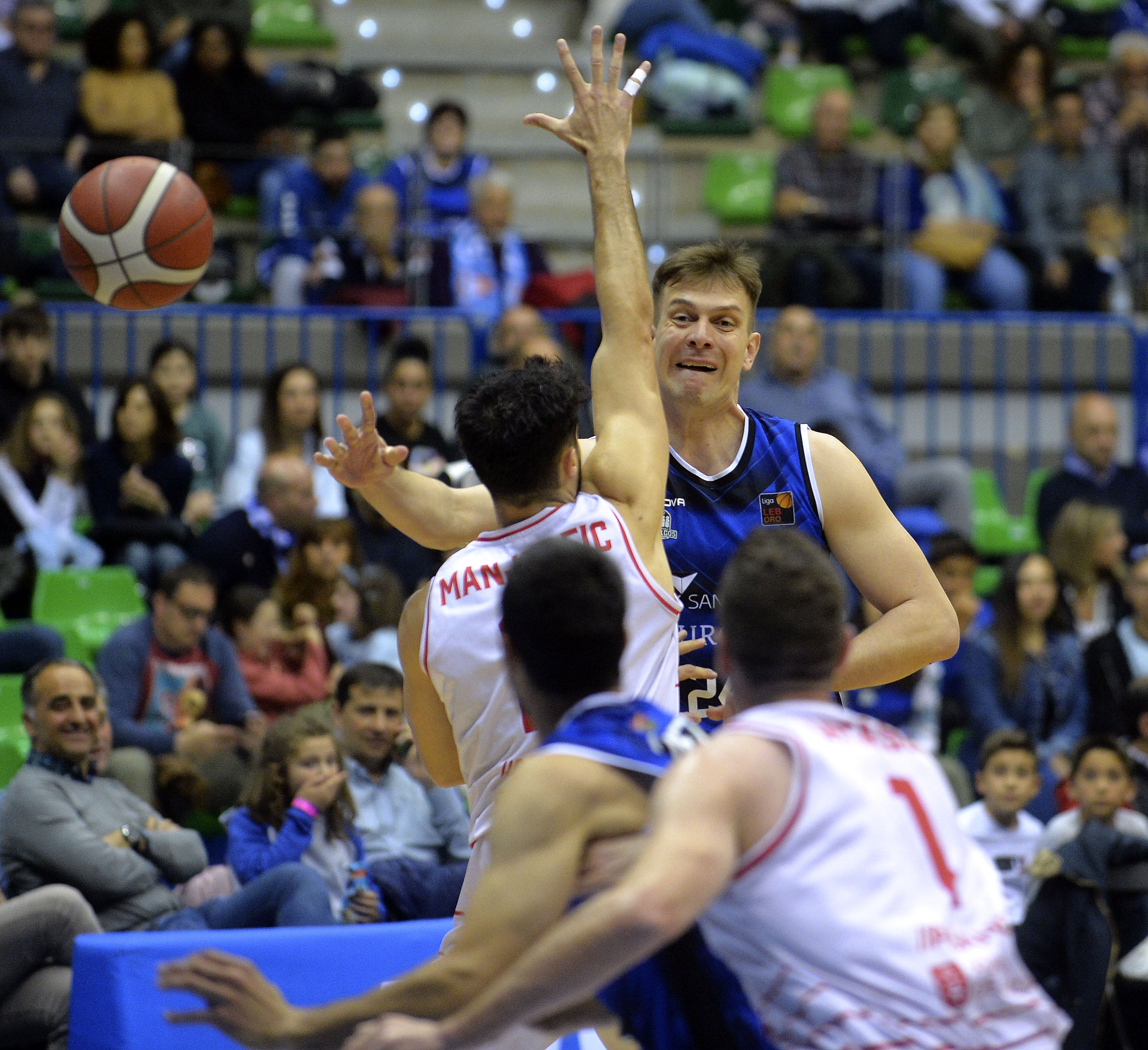 El San Pablo no da opciones al Club Ourense Baloncesto