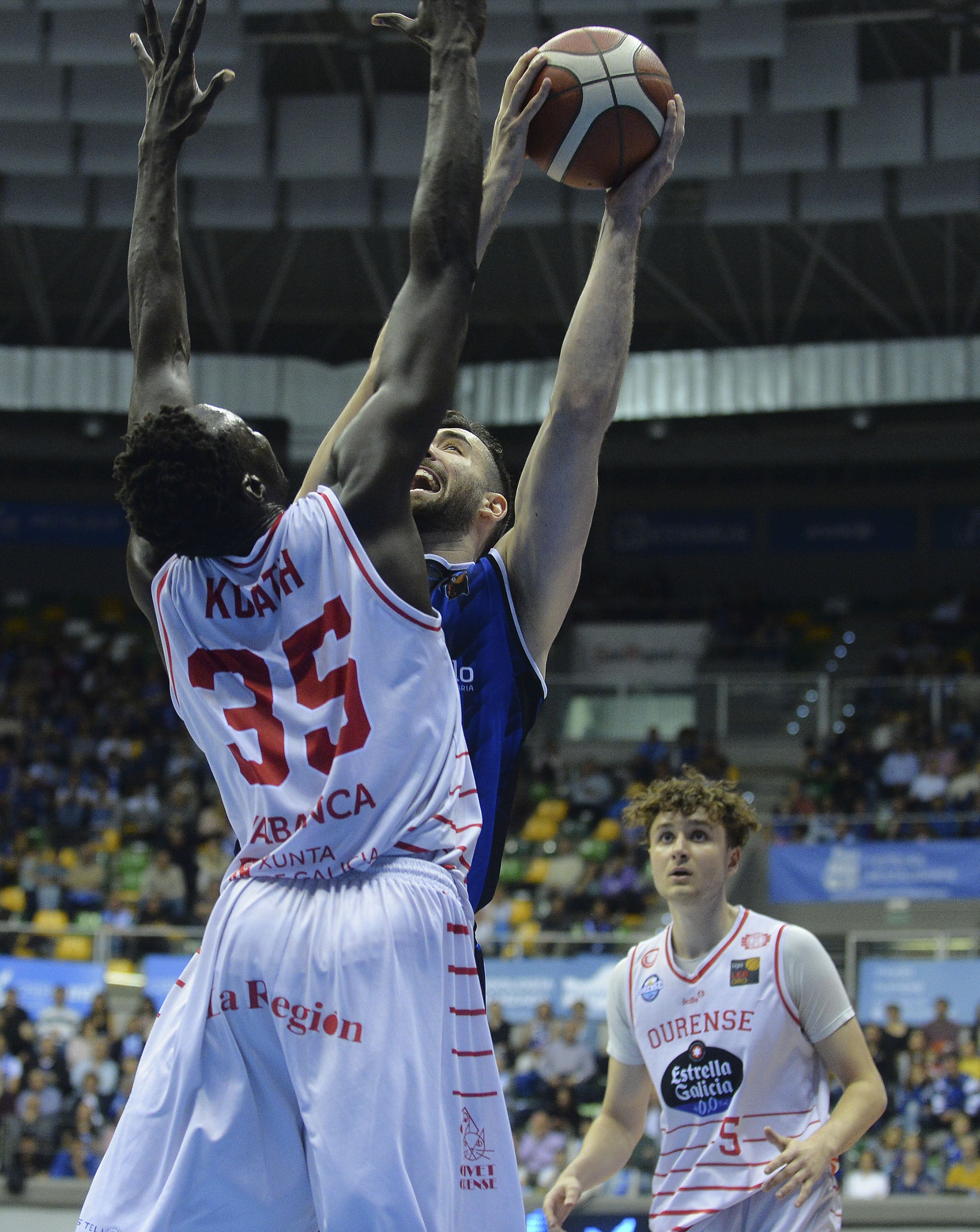 El San Pablo no da opciones al Club Ourense Baloncesto