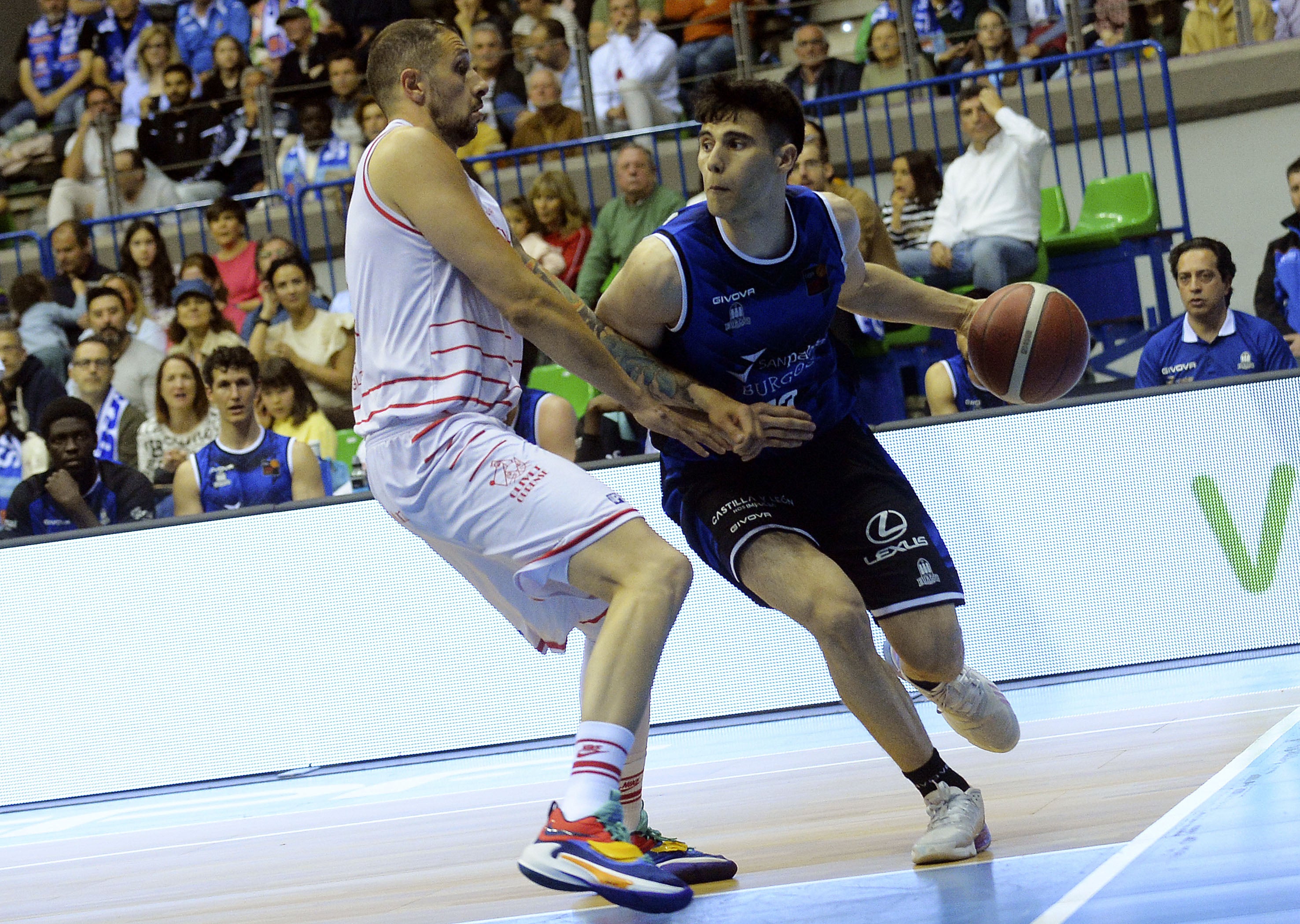 El San Pablo no da opciones al Club Ourense Baloncesto