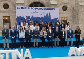 La candidata a la Alcaldía de Burgos por el PP con sus compañeros de lista.