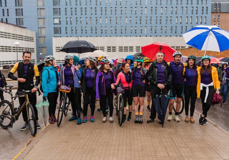 Imagen principal - De Soria al HUBU pedaleando para pedir la radioterapia en la provincia vecina