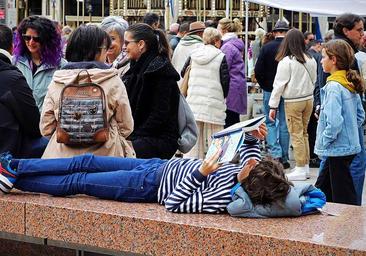 El libro vence a la lluvia en Burgos