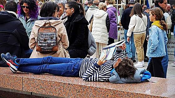 El libro vence a la lluvia en Burgos