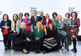 Gonzalo Gortázar con las ganadoras del Premio Mujer Empresaria 2022.