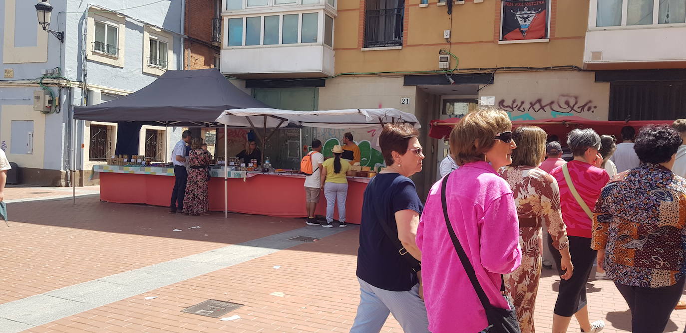 El sol brilla en la Feria del 1 de mayo en Miranda