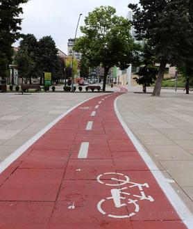 Imagen secundaria 2 - Piden devolver al peatón la calle Doctor Fleming y otras aceras bici de Burgos