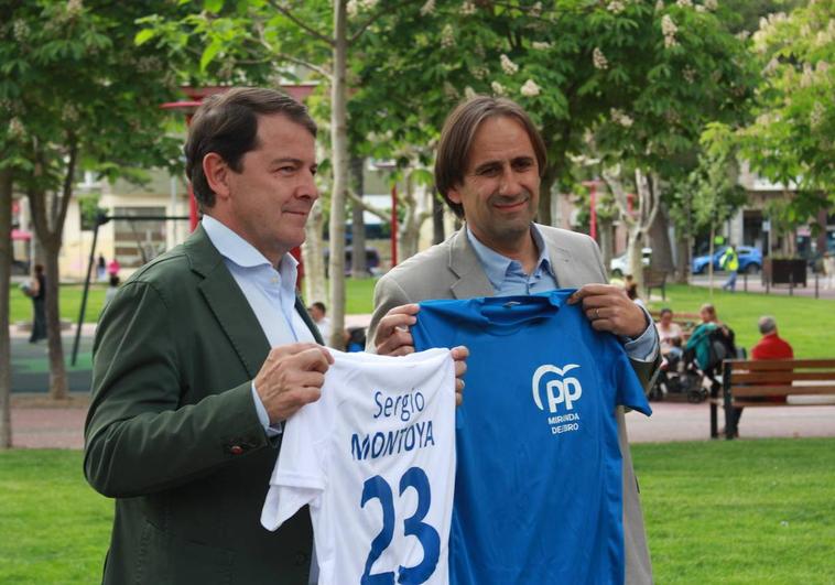 Mañueco durante su visita de apoyo al candidato a la alcaldía de Miranda por el PP, Sergio Montoya