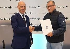 Félix Novoa representando a su club.