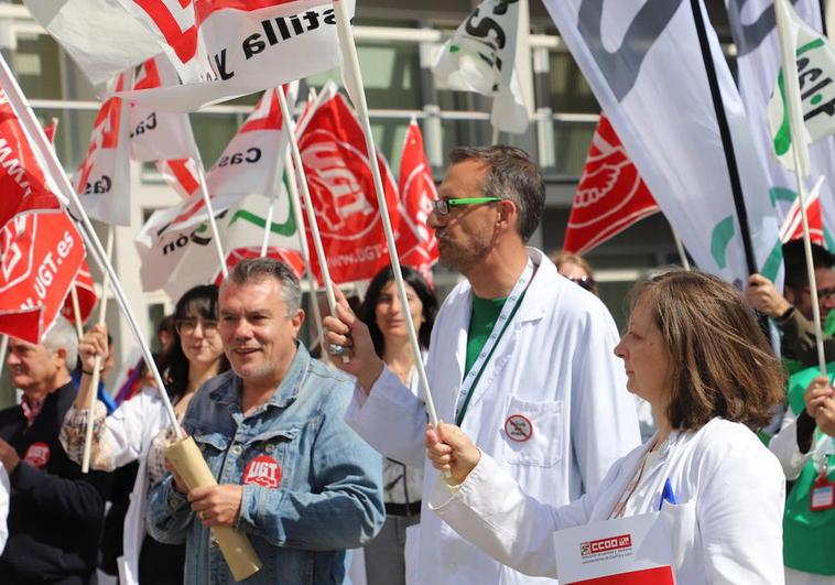 Alberto Macarrón de UGT, Rubén Merino de CSIF y Esther Nuño de CCOO.