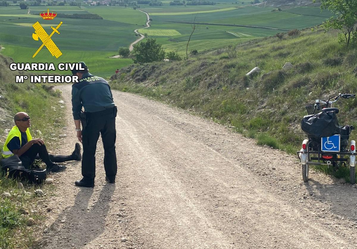 La Guardia Civil atendió al peregrino accidentado en el Camino de Santiago.