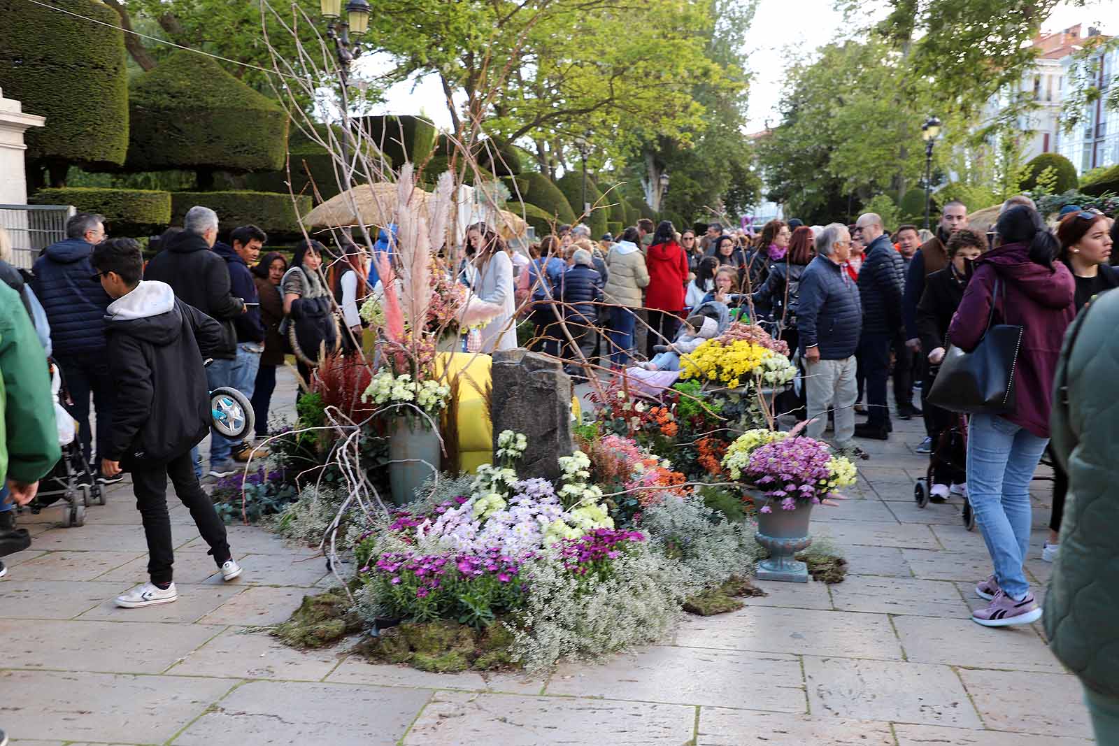 Burgos se llena de flores y gentío