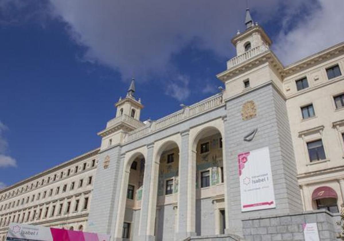 La Universidad Isabel I acoge la exposición 'Burgos, tesoros ocultos' del Grupo Espeleológico Edelweiss